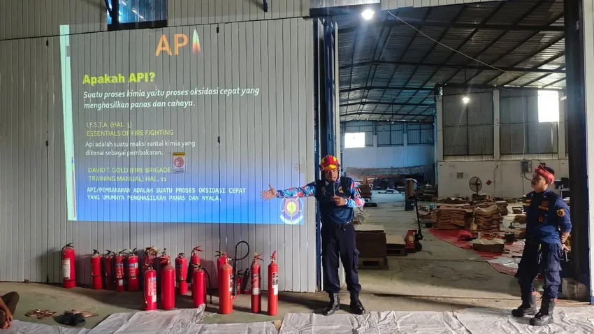 Trainer Pelatihan tanggap kebakaran